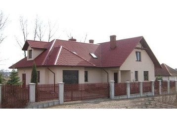 Polonia Privát Zielonki, Exterior